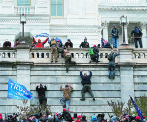 To był rok wirusa i skandali