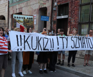 Torunianie protestują przeciwko przegłosowaniu Lex TVN