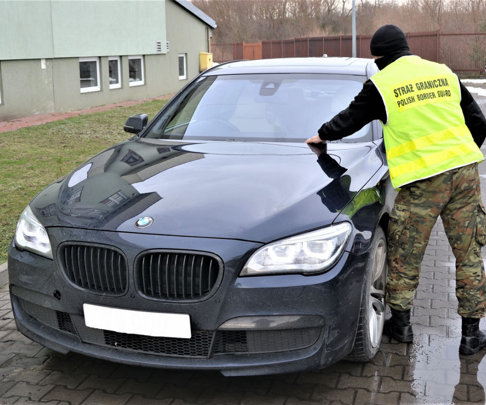 BMW serii 7 z przebitymi numerami