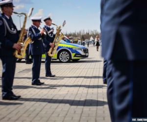 Policjanci jeżdżą odnowionymi radiowozami! Samochody aż się błyszczą! [ZDJĘCIA]