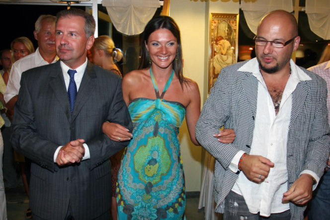 Mało kto wie, że Andrzej Olechowski prezenterem muzycznym i był DJ-em. Wspomniała go gwiazd TVP