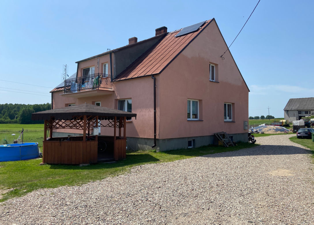 Jechał po traktory, znaleźli go w rzece