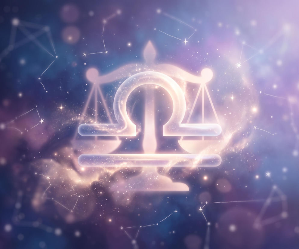 Świecący symbol znaku zodiaku Waga na tle gwieździstego kosmosu. O horoskopie dla Wagi przeczytasz na Eska.