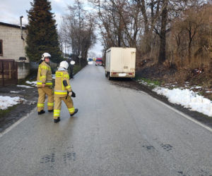 Tragedia pod Krakowem. Nie żyje 11-letnie dziecko potrącone przez auto dostawcze