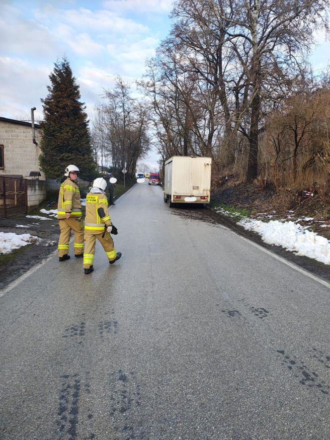 Tragedia pod Krakowem. Nie żyje 11-letnie dziecko potrącone przez auto dostawcze