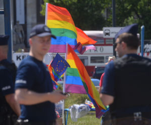 Parada Równości 2021 w Warszawie: ogromne siły policji w centrum miasta	