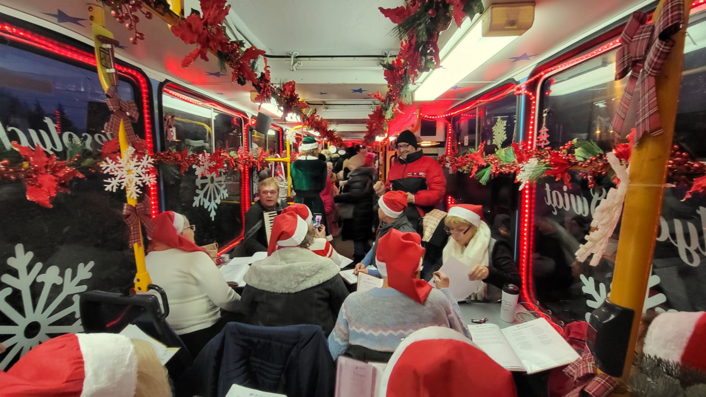 Świąteczny tramwaj na ulicach Gorzowa