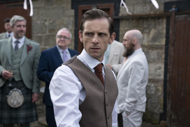 Jamie Bell jako Niall