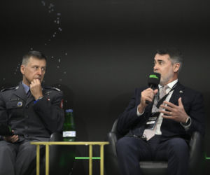 Scena Biała Przewaga powietrzna w nowoczesnym konflikcie. Od koncepcji użycia, przez zakup do misji lotniczych. Jak optymalnie odpowiedzieć na potrzeby polskich Sił Powietrznych?