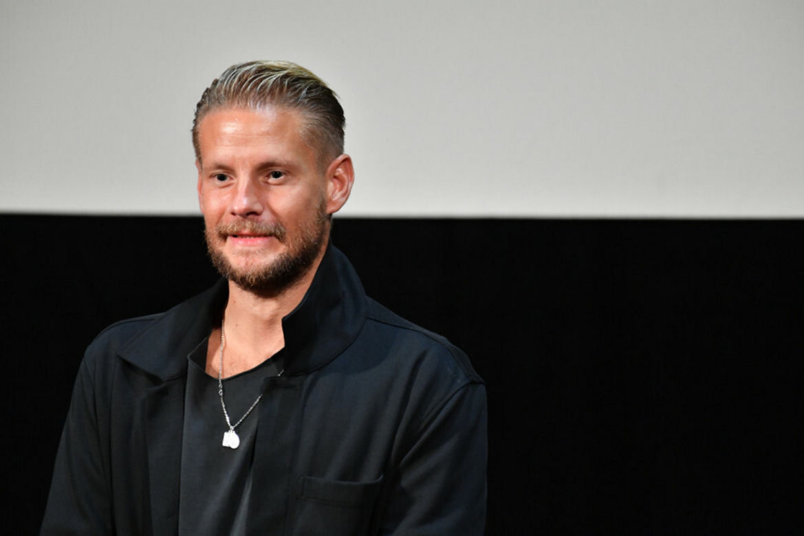 Sebastian Fabijański wraca na salony! Jak teraz wygląda? Pojawił się w Gdyni