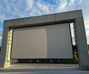 To jedyne takie kino plenerowe w Świętokrzyskiem. W Porcie Lubianka na leżakach i na kajakach