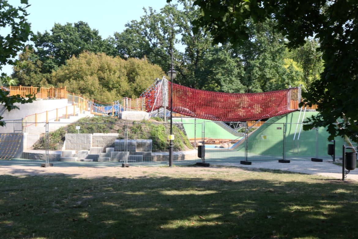 Dzieci zepsuły nam plac zabaw