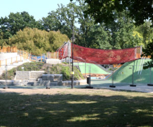 Dzieci zepsuły nam plac zabaw