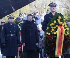 Obchody 16. rocznicy katastrofy smoleńskiej. Powązki