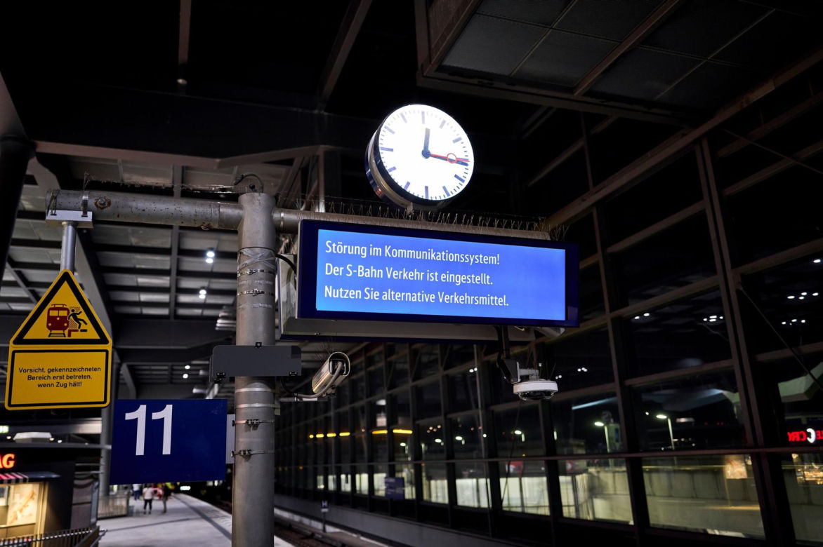 Niemcy/ Prezes Deutsche Bahn: ruch kolejowy stopniowo wraca do normy (opis) Awaria systemu łączności radiowej GSM-R wymusiła zatrzymanie wszystkich pociągów w całym kraju na czas ok. dwóch godzin
