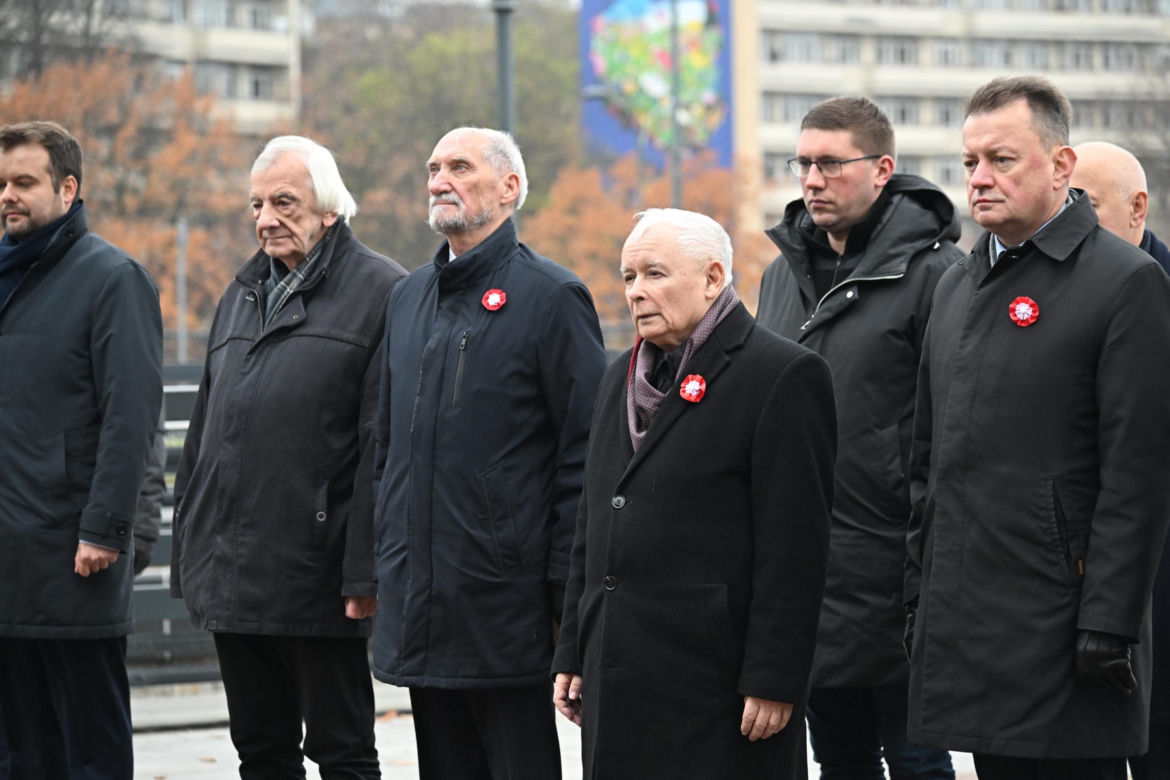 Jarosław Kaczyński wraz z delegacją PiS złożył wieńce przed pomnikami Ojców Niepodległości
