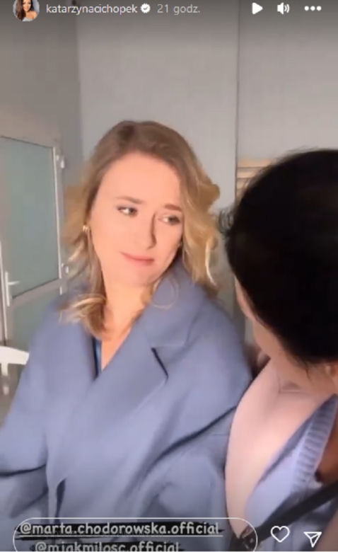 M jak miłość na planie. Julia (Marta Chodorowska), Kinga (Katarzyna Cichopek)