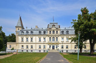 Remont szkoły w zabytkowym pałacu. Bez wyprowadzki uczniów to test dla samorządu i wykonawcy