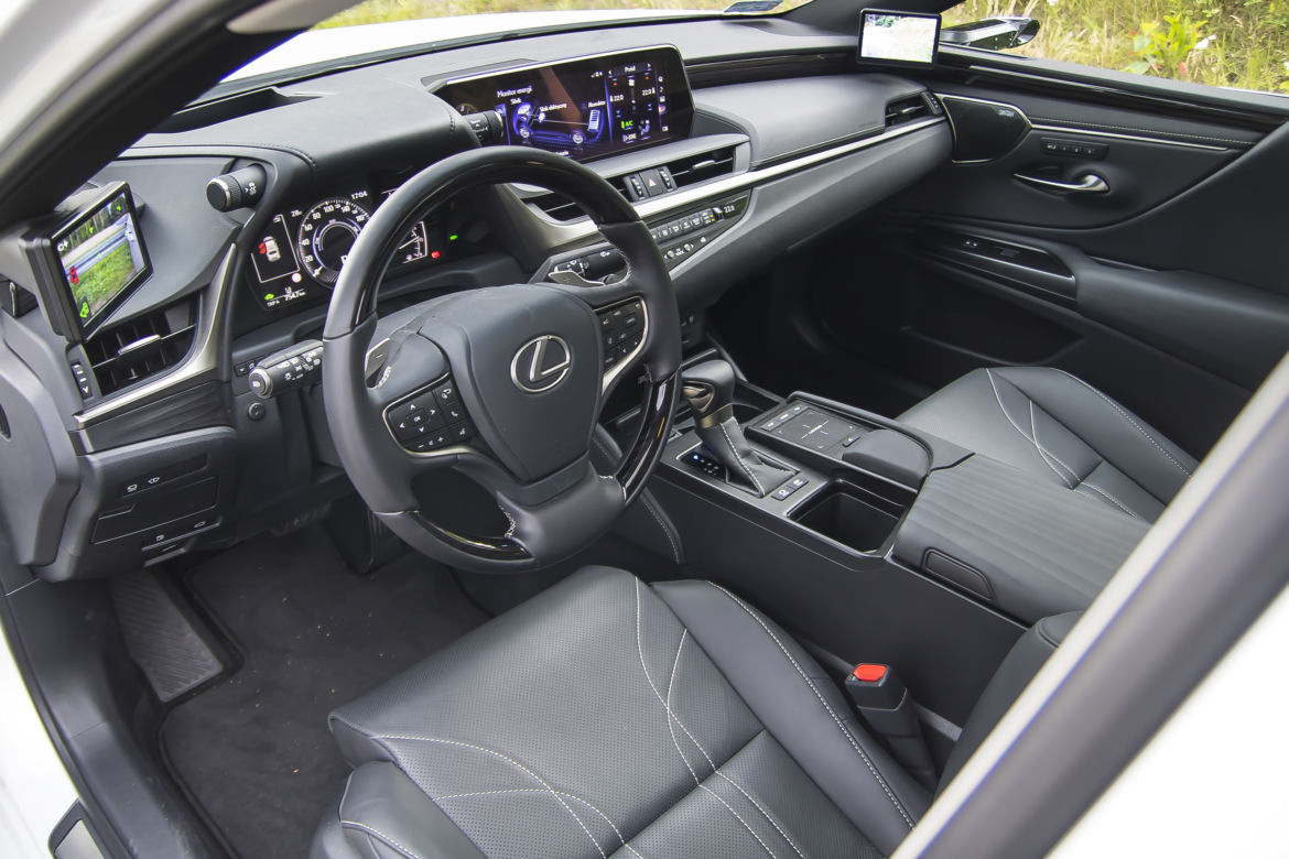 Lexus ES 300h Omotenashi