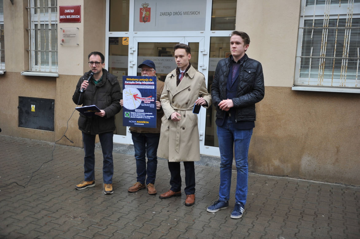"Odblokujcie miasto od korków!" - aktywiści składają petycję u drogowców 