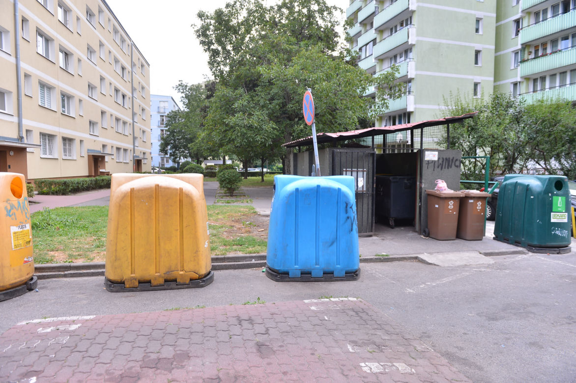 Altanka śmieciowa przy ul. Świętosławskiej 7