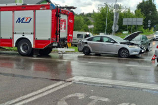 Groźna kolizja na DK 42 w Stykowie. Na skrzyżowaniu zderzyły się Ford, DAF i Renault