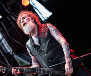 Fani niepokoją się o stan zdrowia gitarzysty Paradise Lost. Muzyk wydał właśnie oświadczenie 