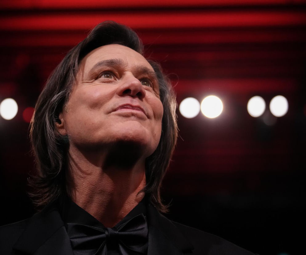 Jim Carrey zaskoczył wyglądem na rozdaniu Cezarów. Internauci mają szaloną teorię