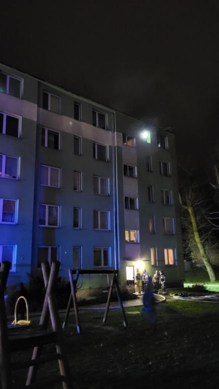 Pożar bloku w Kętrzynie. 39-latek wyskoczył z czwartego piętra
