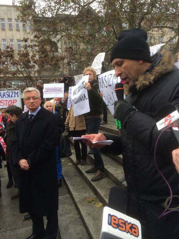 Poznań: Manifestacja muzułmanów w Polsce przeciwko terroryzmowi