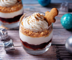 Został Ci mazurek lub babka? Nie wyrzucaj! Zrób z nich ten genialny deser w 5 minut