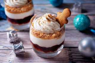 Został Ci mazurek lub babka? Nie wyrzucaj! Zrób z nich ten genialny deser w 5 minut