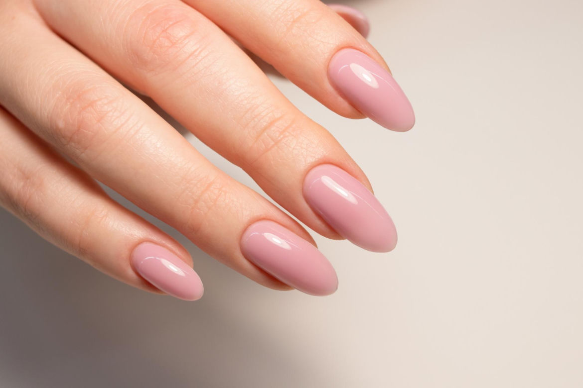Manicure na wiosnę 2024