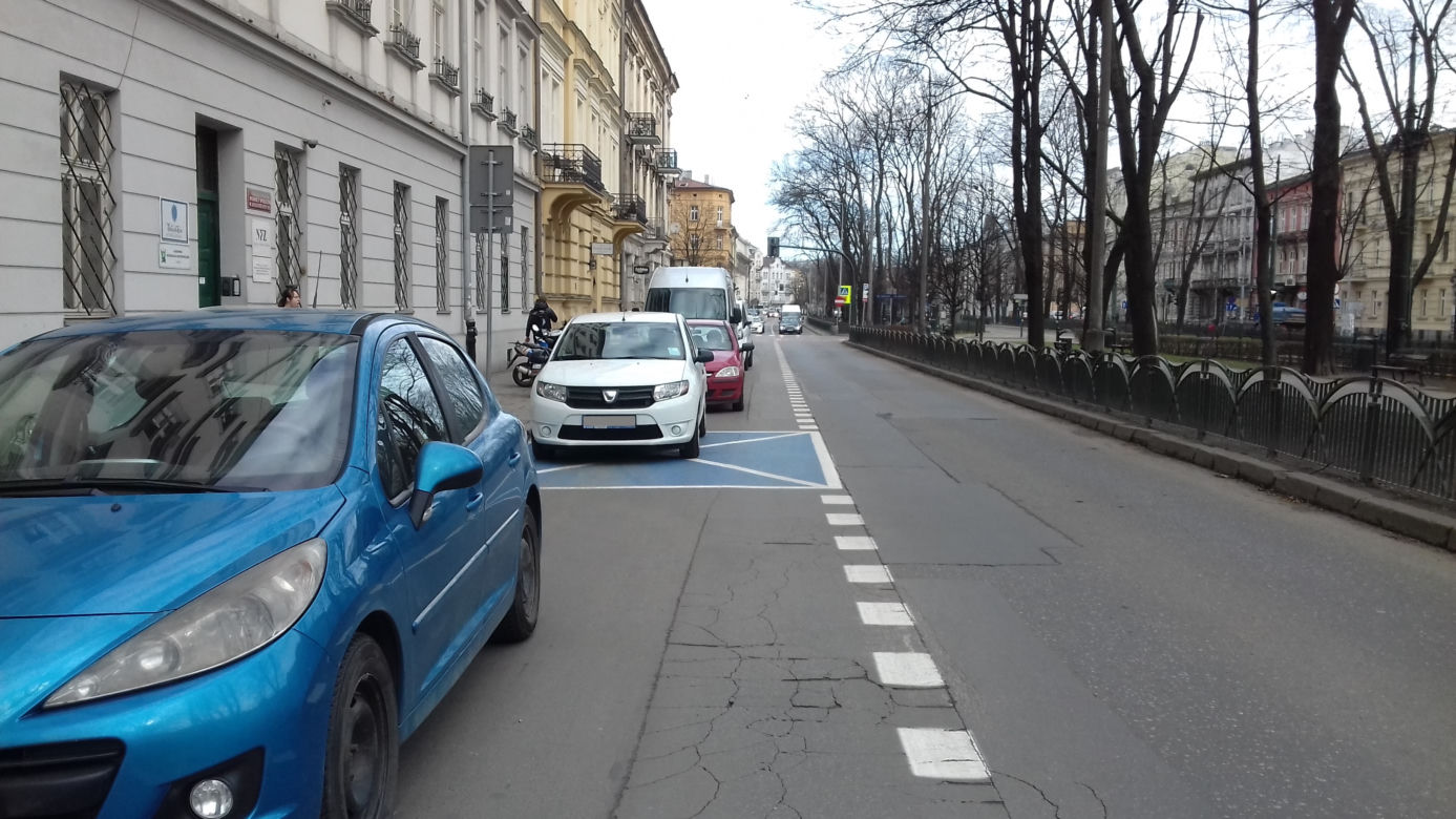 Kraków: Urzędnicy zabrali jeden pas na Dietla i zrobili tam... parking