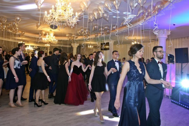 Studniówka 2018. Kiedy zaczynają się studniówki?