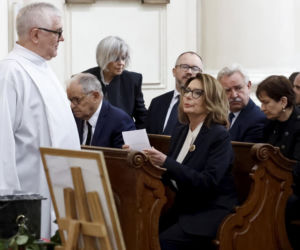 Monika Olejnik na pogrzebie senatora Piesiewicza. Towarzyszył jej ukochany
