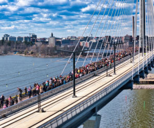 Most Kruunuvuorensilta w Helsinkach to dzieło  projektantów z biur Knight Architects (pod kierunkiem Toma Osborne’a) oraz inżynierów z WSP Finland