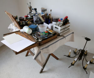 Wiemy, u kogo teraz mieszka Jarosław Kaczyński! W takich warunkach spędza czas. Mamy ZDJĘCIA!