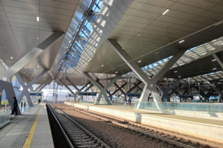 Druga linia średnicowa, czyli kolejowe „metro” w Warszawie. Zobacz 3 możliwe trasy