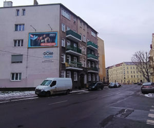 Pierwsze ekipy pojawią się na ul. Emilii Plater jeszcze w tym tygodniu. To początek długo wyczekiwanej przebudowy jednej z ważniejszych ulic w tej części miasta. Na razie jednak kierowcy mogą odetchnąć – wstępne prace nie spowodują żadnych zmian w ruchu.