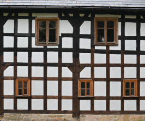 Przysłupowy dom w Twardocicach w czasie remontu