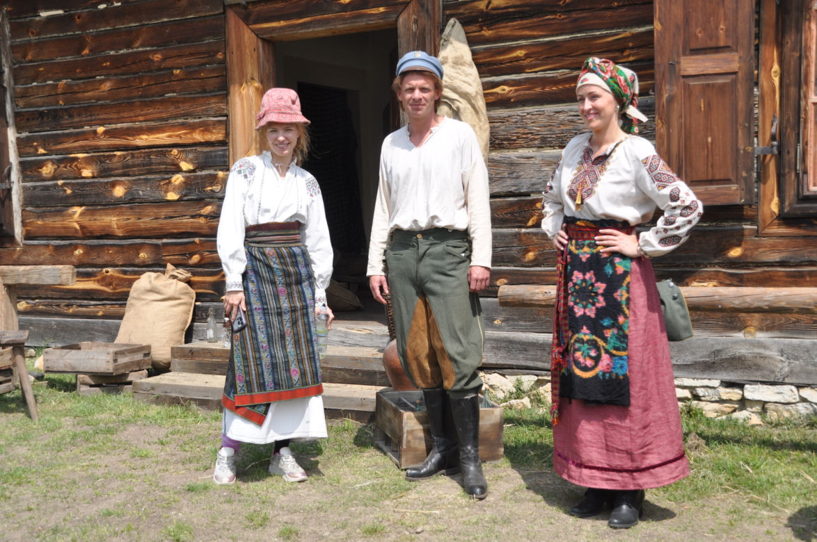 "Sami swoi. Początek". Filmowy kręcili sceny w Muzeum Wsi Kieleckiej w Tokarni