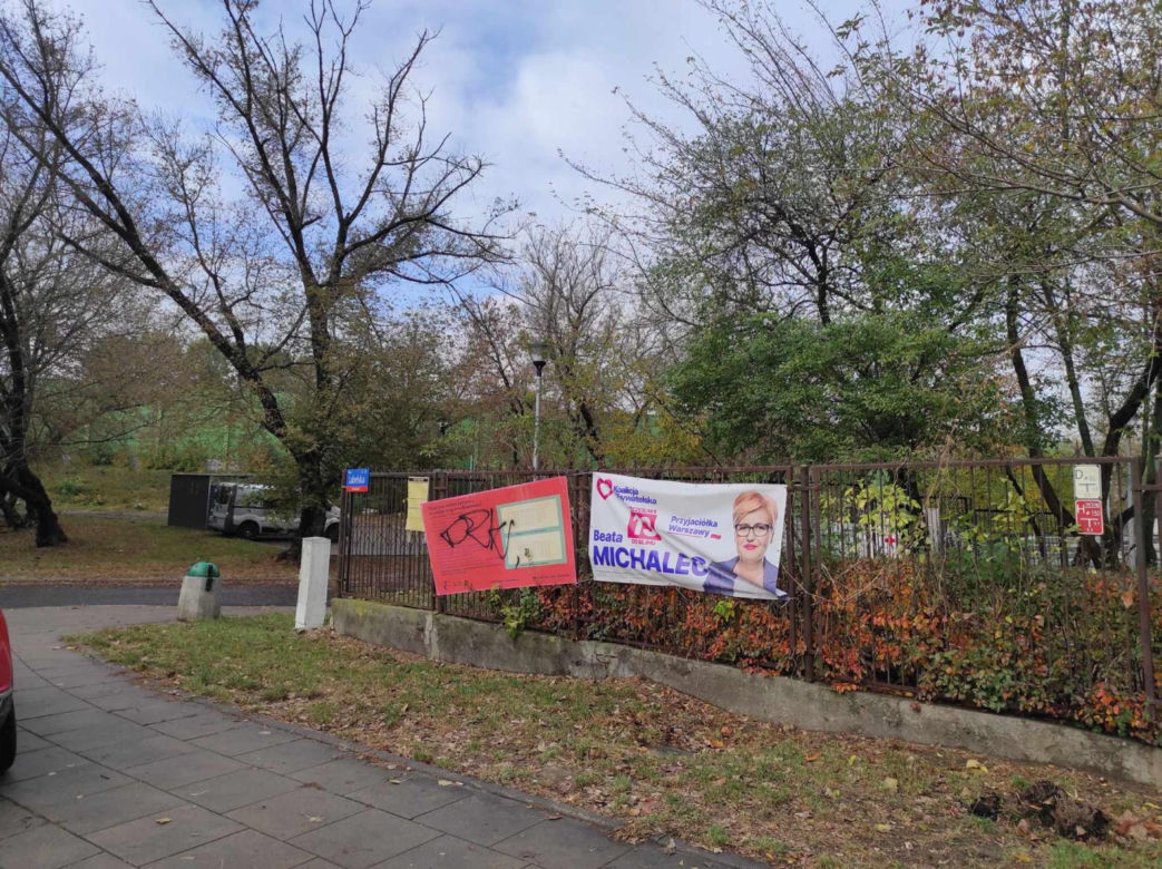 Warszawa po wyborach. Tu wciąż wiszą plakaty wyborcze. Kandydaci, nie śpimy, sprzątamy!