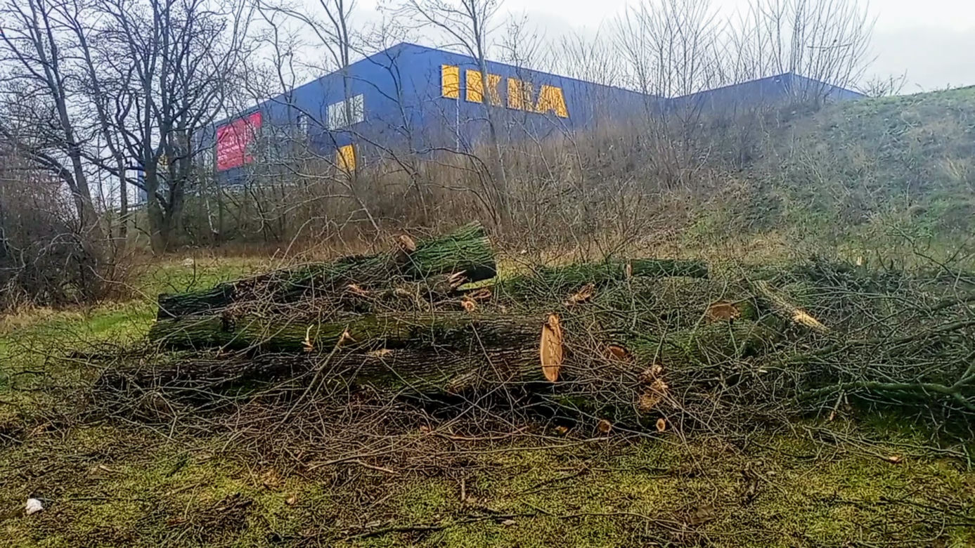 Ulica rozkopana, drzewa wycięte, kierowcy narzekają. Co z nowym dojazdem do sklepu IKEA w Szczecinie?