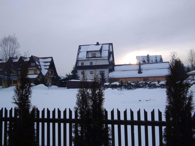 To jedna z najpiękniejszych wsi w Małopolsce. Kiedyś była popularniejszym kurortem niż Zakopane