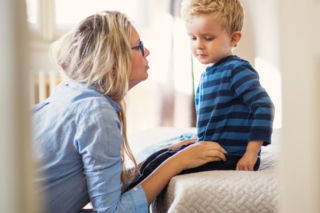 Dziecko ciągle przerywa? To może być wołanie o pomoc, a nie walka o uwagę