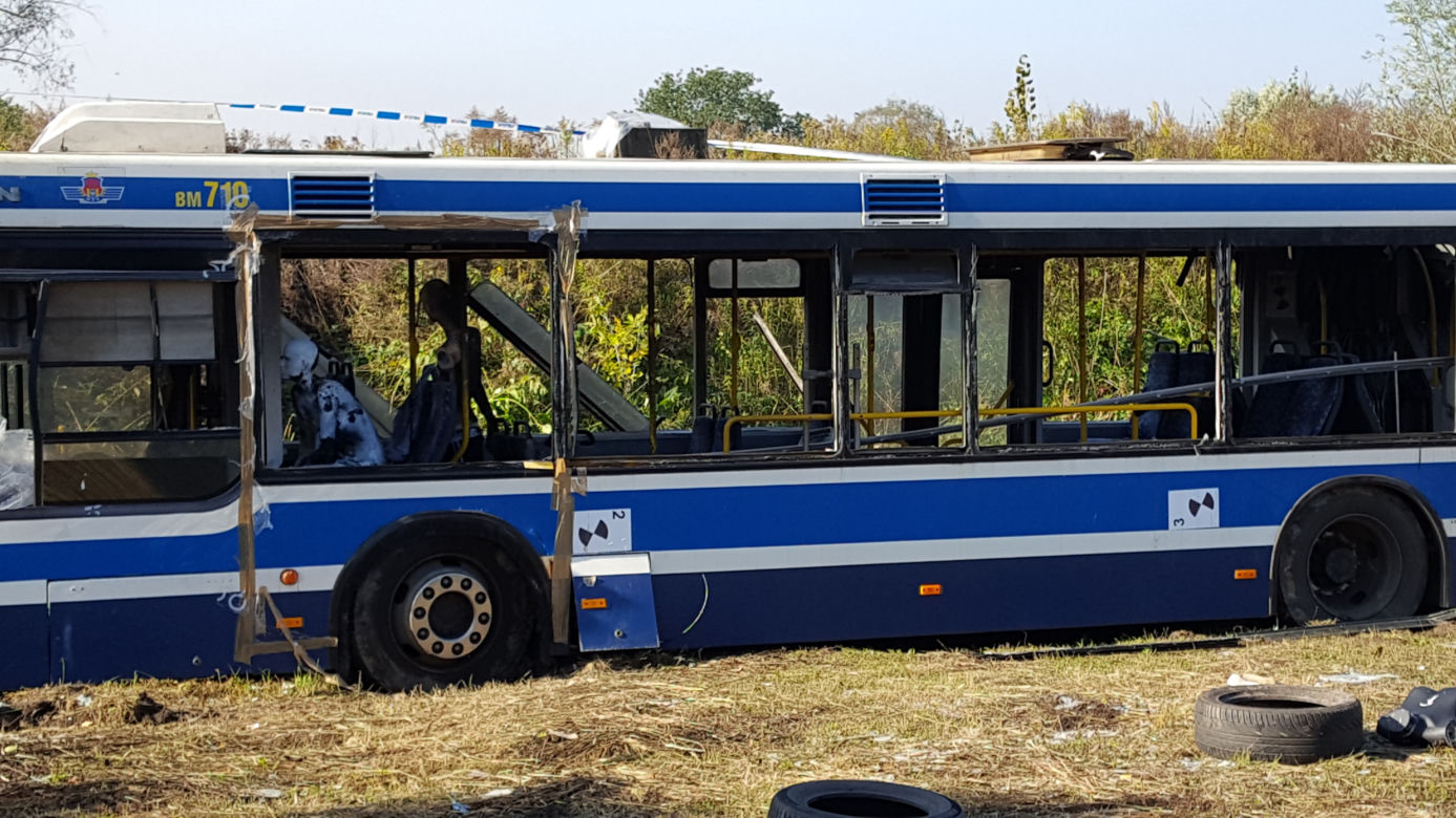 Tak wygląda autobus po wybuchu bomby, którą chciał stworzyć Paweł R.
