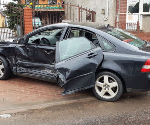 Wypadek w Grajewie. Trzy samochody uszkodzone. Jedna osoba ranna [ZDJĘCIA]