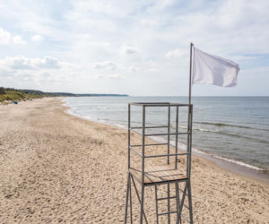 Sinice Darłowo. Czy w Darłowie można się kąpać 21.08? Flaga, warunki pogodowe