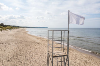 Sinice Darłowo. Czy w Darłowie można się kąpać 21.08? Flaga, warunki pogodowe